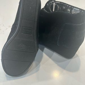 TOMS slightly used/excellent condition!! Black suede wedge heel booties, size 7